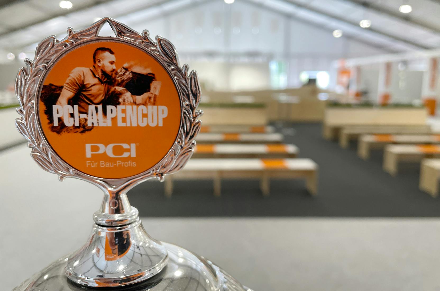 Pokal beim PCI-Alpencup