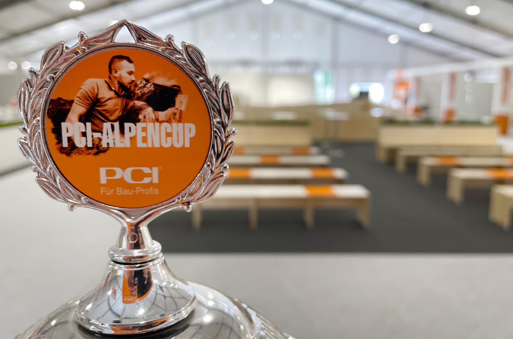 Pokal beim PCI-Alpencup
