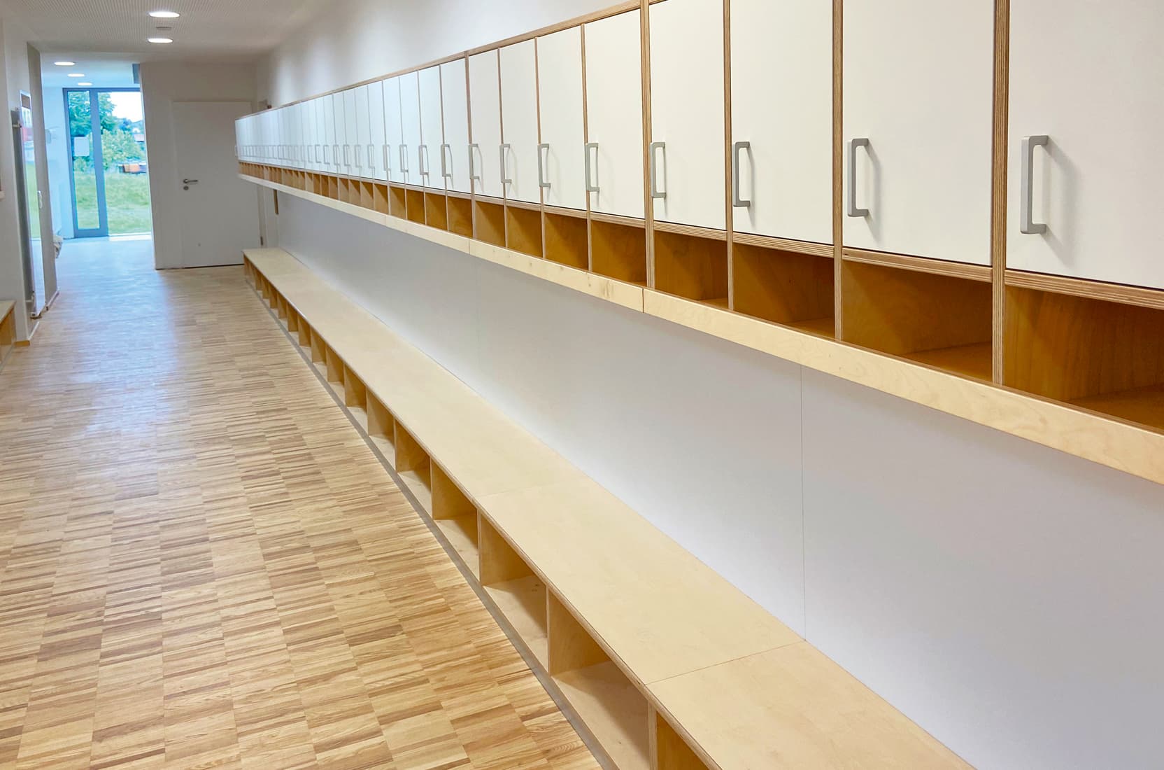 Garderobe in der Kita Hollenbach