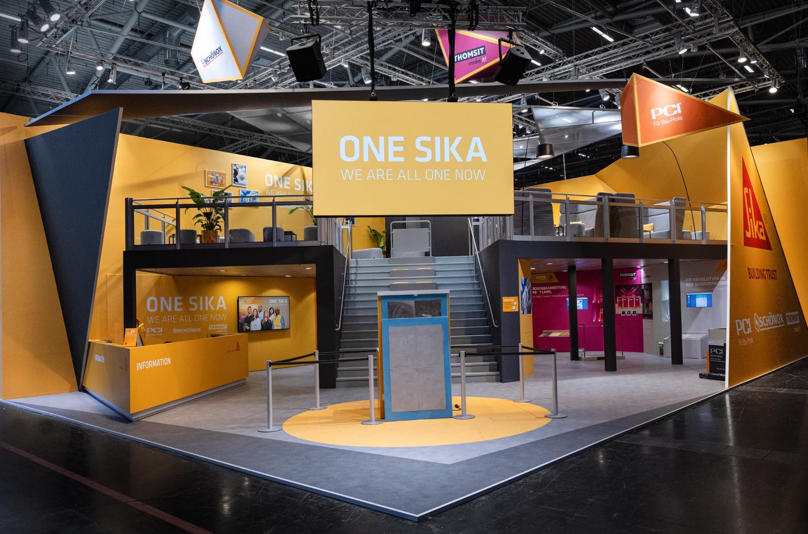 Sika Handelsstand auf der Messe Bau 2025 mit großem LED-Screen
