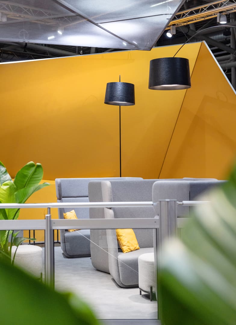Loungesitze auf dem Messestand von Sika Handlesstand auf der Messe Bau 2025 in München