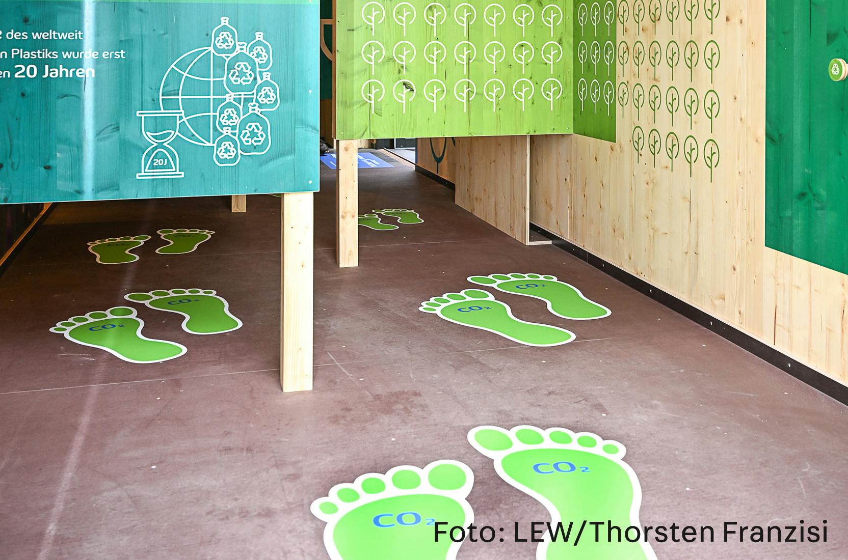 Fußbodenaufkleber in der LEW-nachhaltigkeitsbox