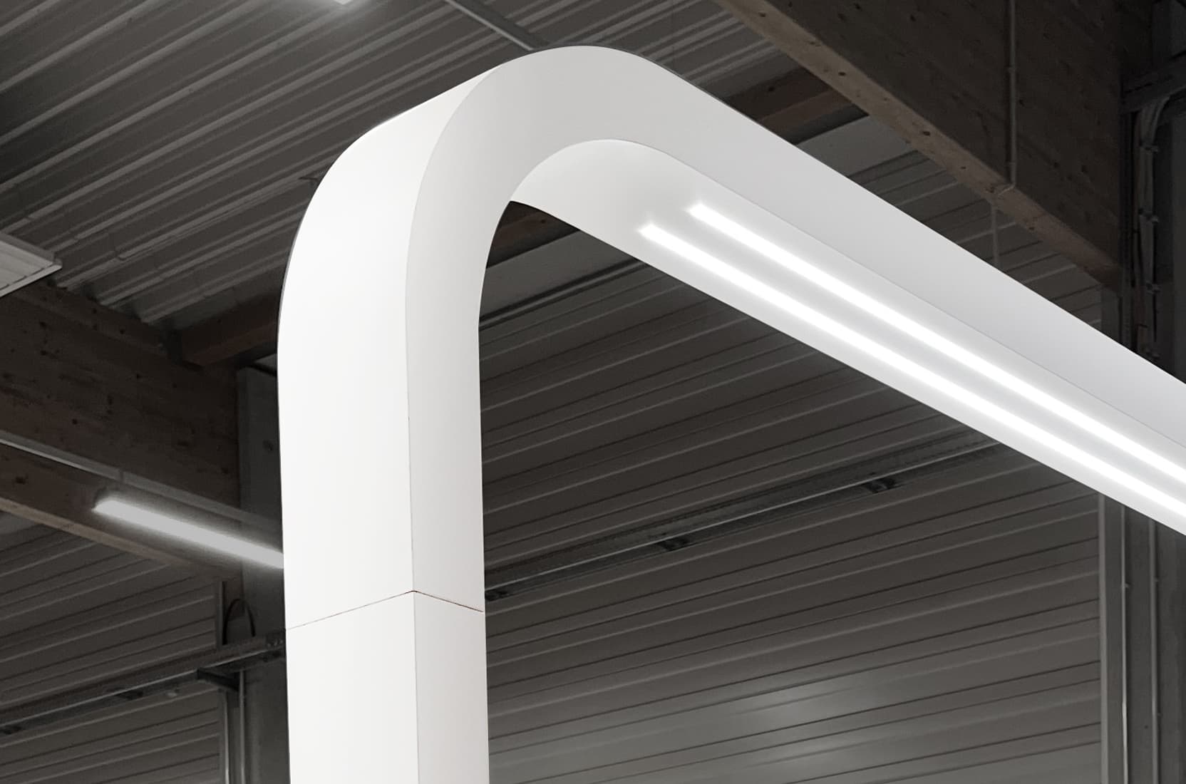 LED-Schiene über einem Exponatsockel