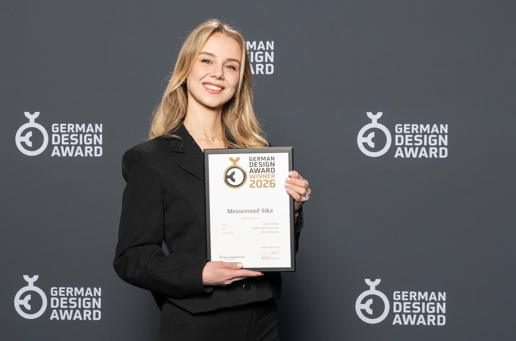 Innenarchitektin von deka messebau bei der Verleihung des German Design Award 2026